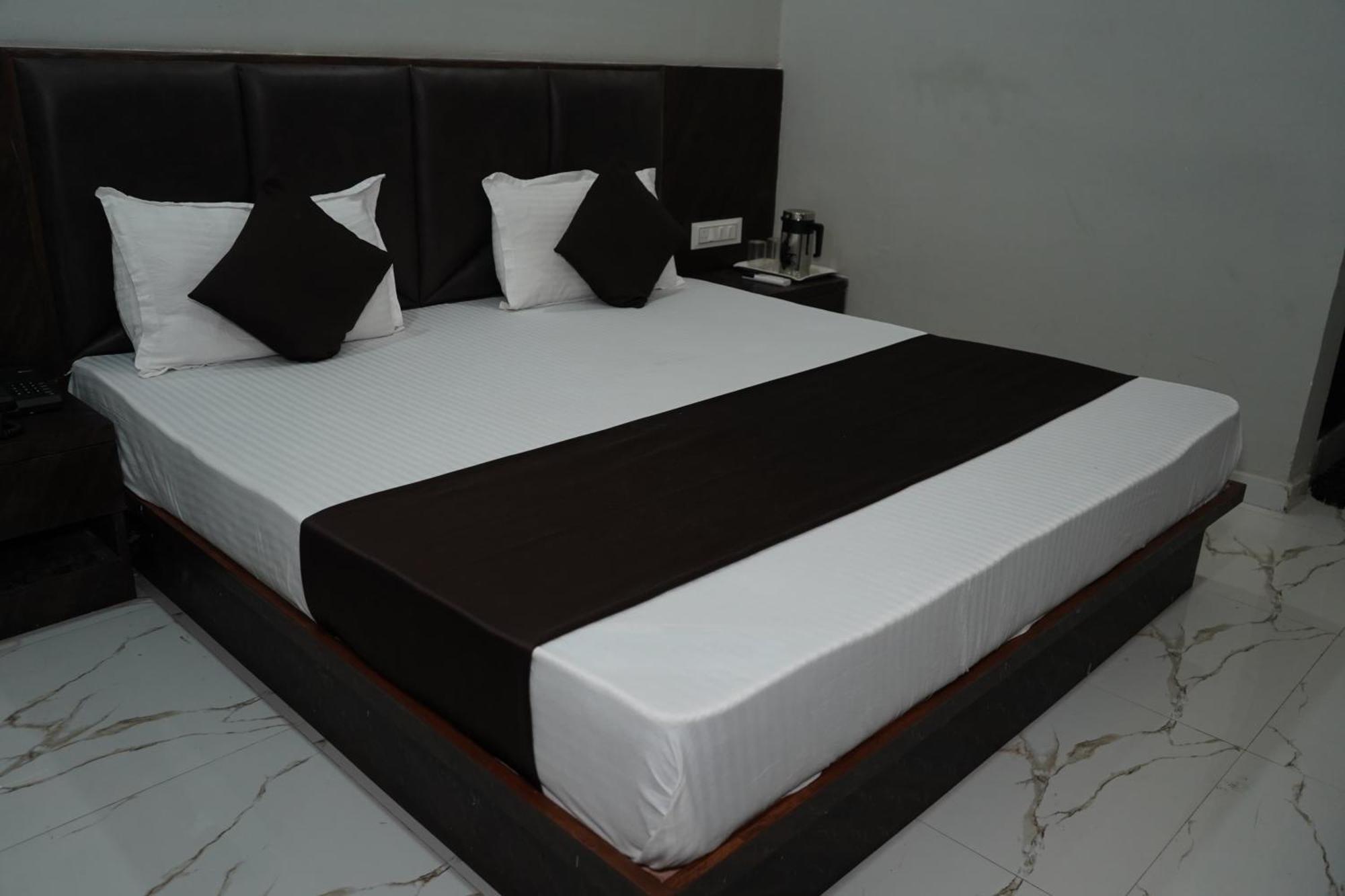 Hotel Pr Villa Gandhinagar Zewnętrze zdjęcie